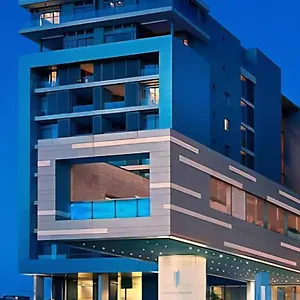 The Residences At Crystal Towers Appart hôtel