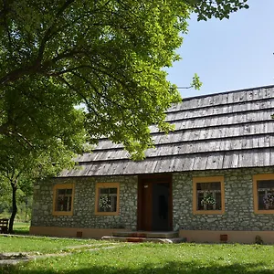 peraj-guesthouse.albaniahotels.org/